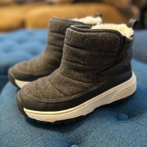 🆕 UOVO Kids Winter Boots - Gray and White ❄️